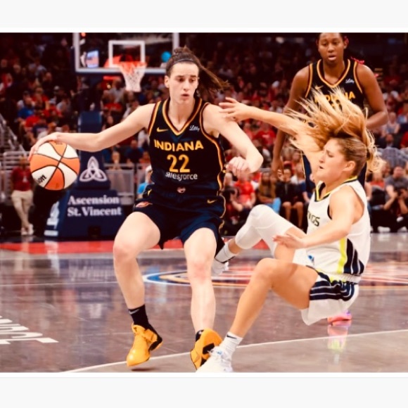 NEW!💯 CAITLIN CLARK ULTRA GLOSSY 8.5x11 ROOKIE INDIANA FEVER 3 POSTER 2024 SET! - Picture 2 of 12